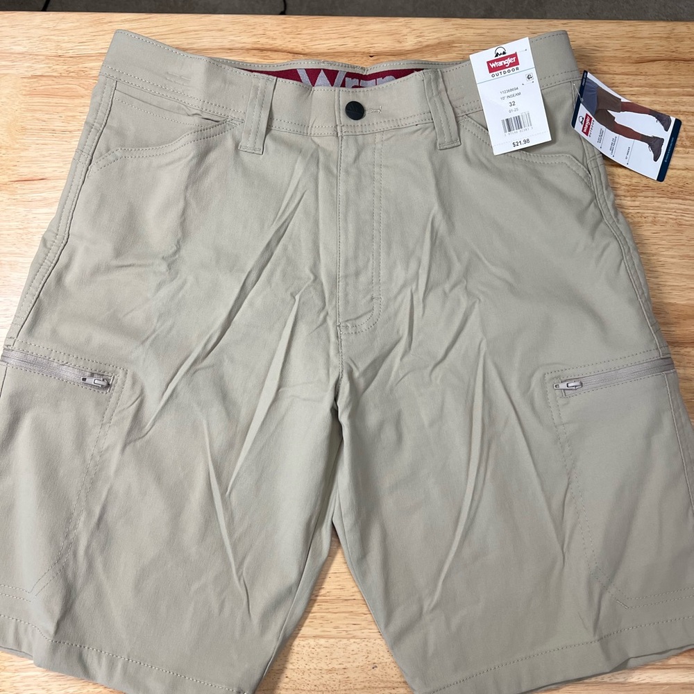 Wrangler Men's Khaki Cargo Shorts - Picture 4 of 6